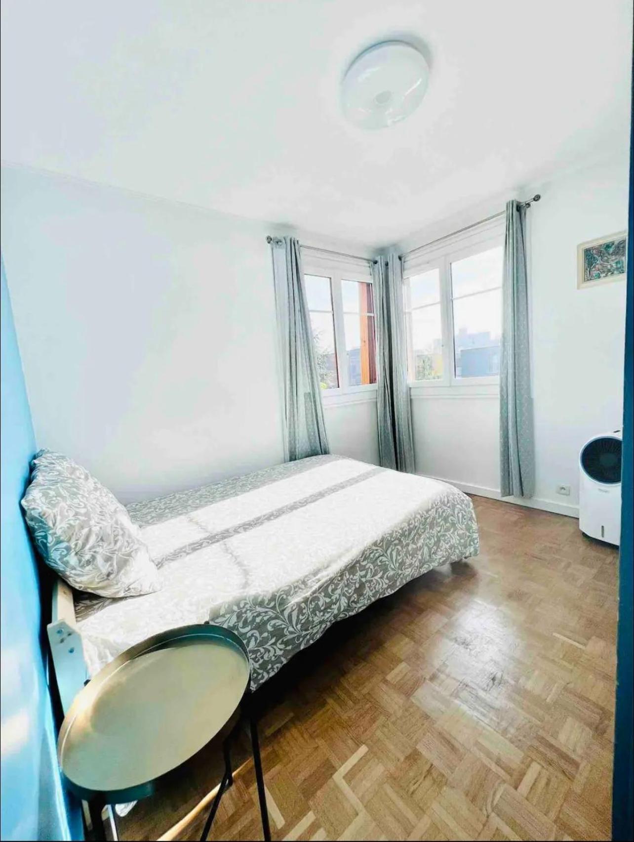 Modern 2 Bedroom Apartment Near Paris Metro, Giant Flat Screen Tv 85 Inches, Balcony, Free Parking Ivry-sur-Seine Zewnętrze zdjęcie