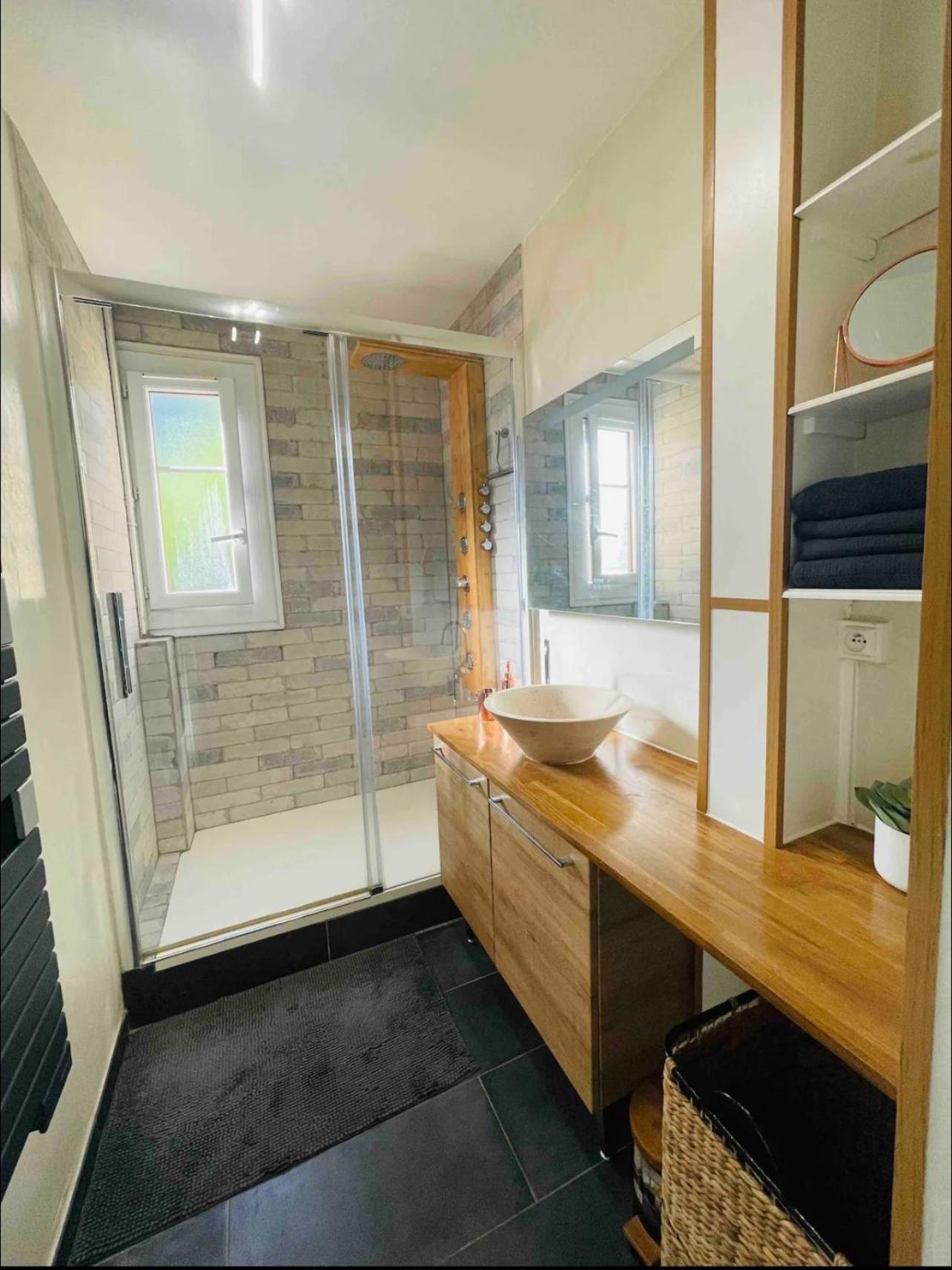 Modern 2 Bedroom Apartment Near Paris Metro, Giant Flat Screen Tv 85 Inches, Balcony, Free Parking Ivry-sur-Seine Zewnętrze zdjęcie