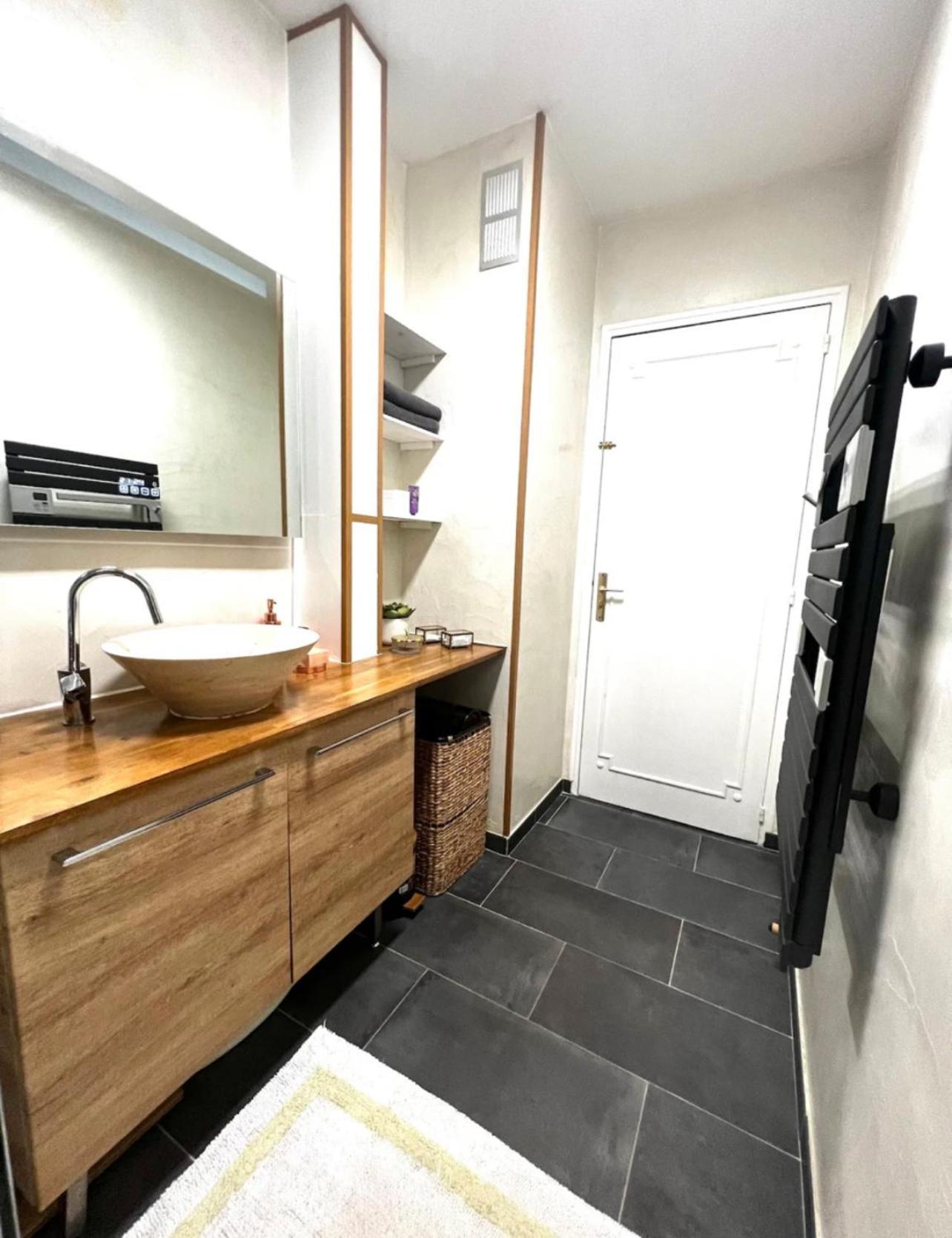 Modern 2 Bedroom Apartment Near Paris Metro, Giant Flat Screen Tv 85 Inches, Balcony, Free Parking Ivry-sur-Seine Zewnętrze zdjęcie